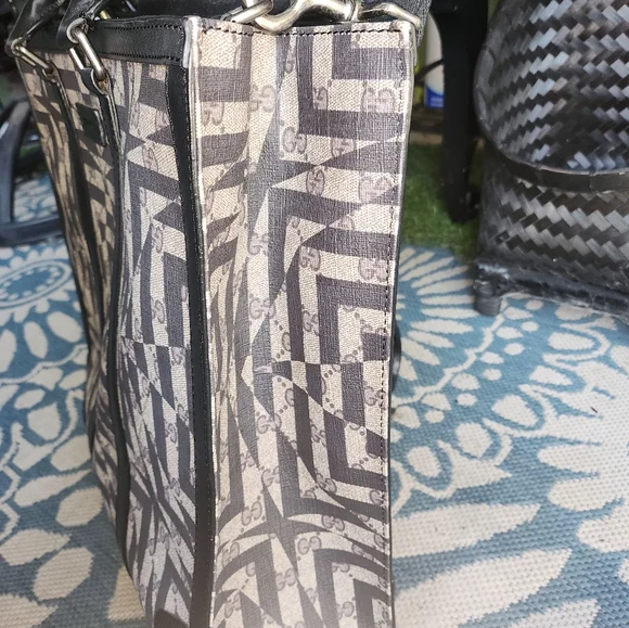 LARGE LEATHER TOTE BY GUCCI - Picture 9 of 10